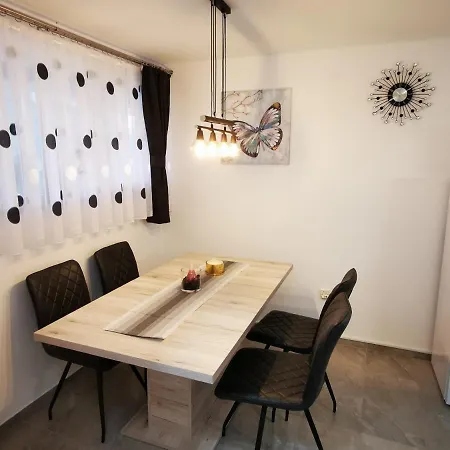 Ema Studio Apartman Karlovac Exterior photo